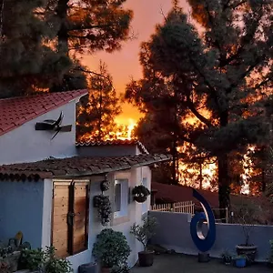 Casa Aguar: Acogedora Casa De Invitados En El Bosque Chalet Barrial
